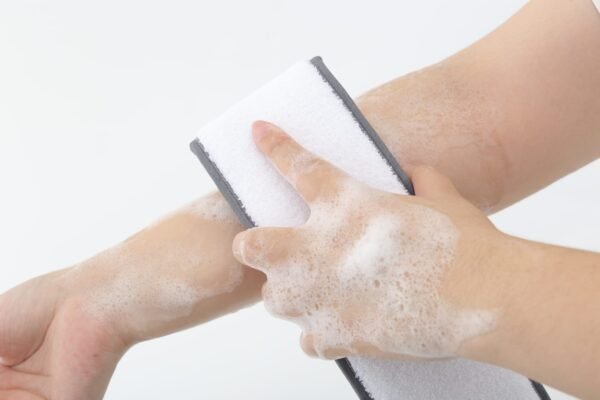 GANT EXFOLIANT POUR LE DOS EN SOIE NATURELLE